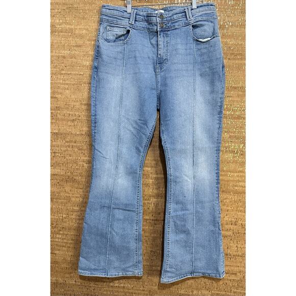 Forever 21 Size 14 Denim Flared Jeans Medium Wash Denim High Rise Premium - Picture 1 of 9